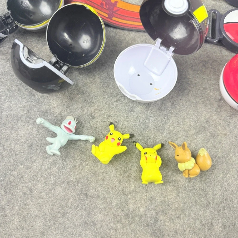 Pokemon Clip N Go Poke Ball Belt Set with 6 Balls and 4 Figures Trainer Gear